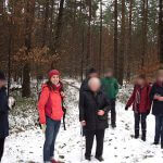 Wandergruppe und unsere Therapeutin im Wald bei Schnee